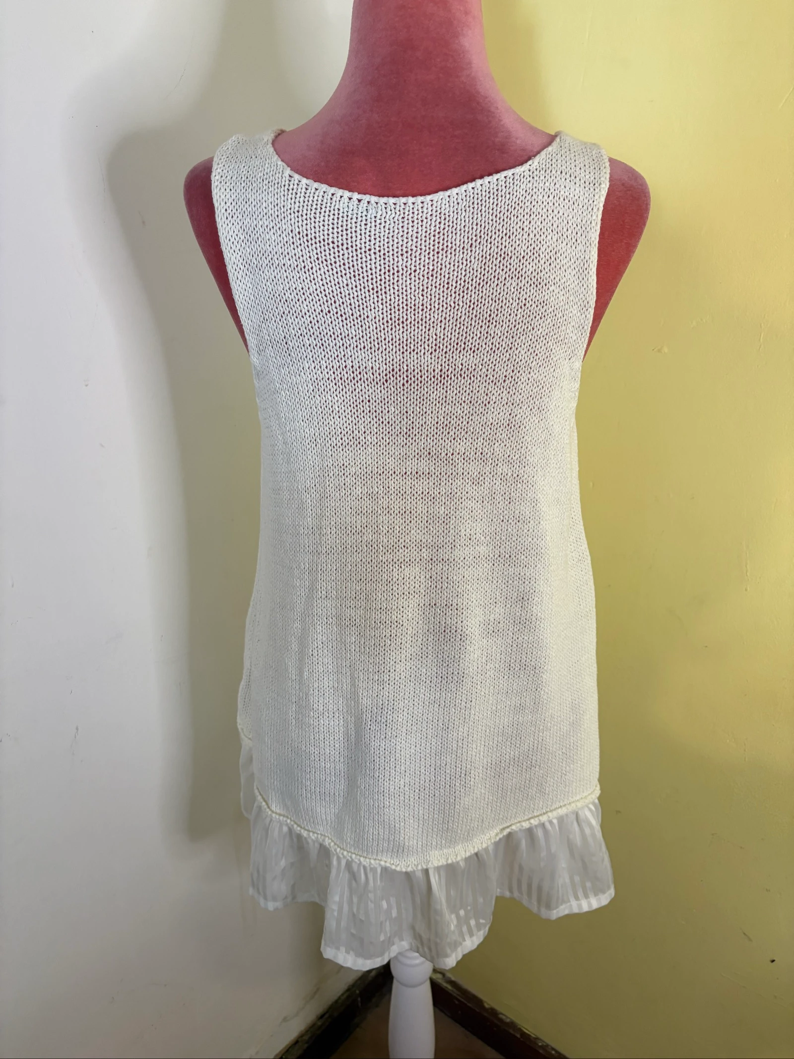 Knitted Tank Top with Ruffle, V-neck – photo 4